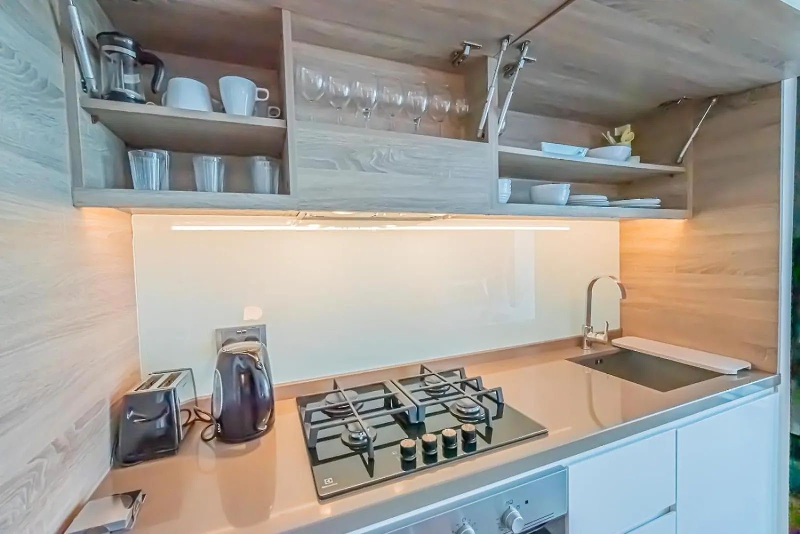 Cozy Marina Studio-Walk To Beach, Shops & Dining Dubaj